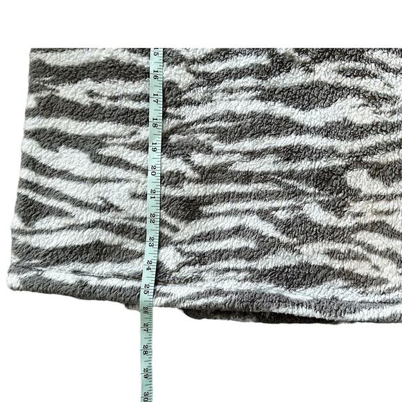 Zella Gray Zebra Print Turtleneck Fleece Pullover Womens Size S - Picture 7 of 8